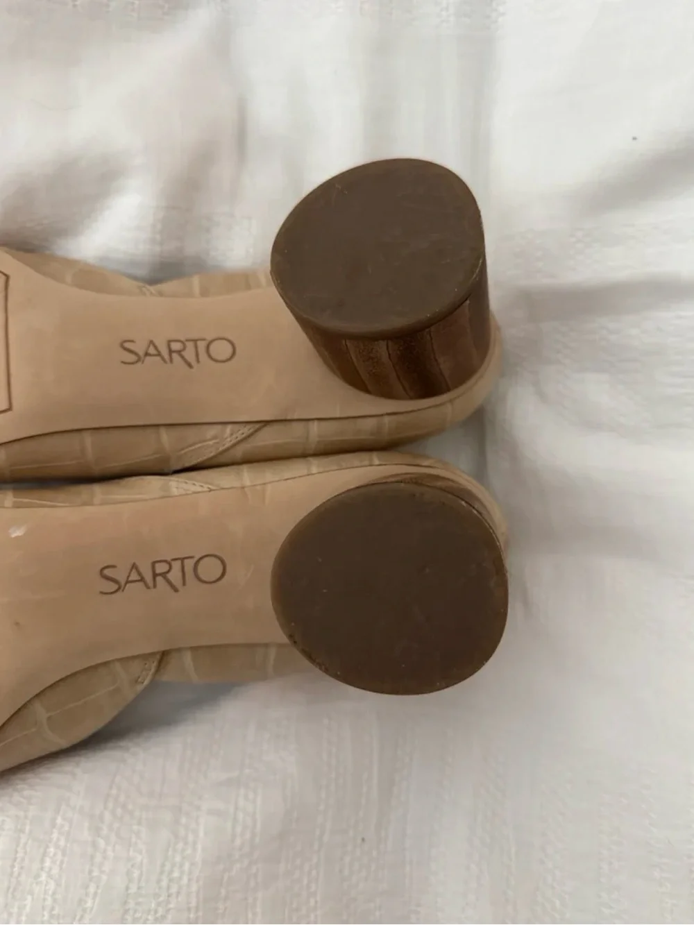SARTO Beige Croc-Embossed Block Heels 8.5